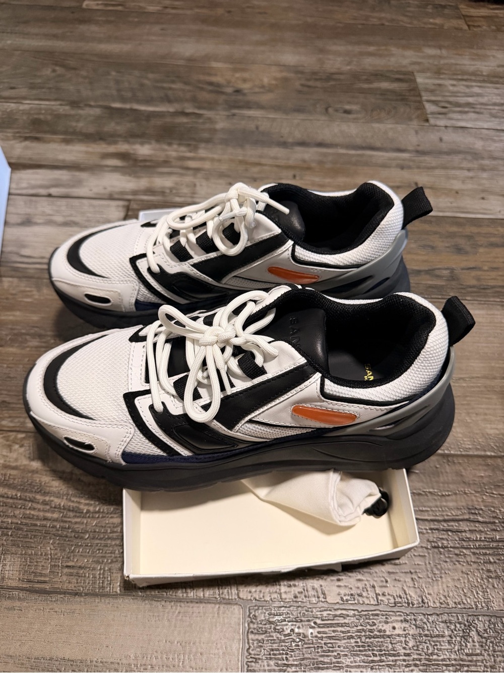 NWB $320 Sandro Paris Men's White and Black Athletic Sneakers Orange Accent 8